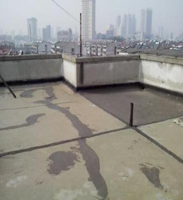 日照市漏水维修 楼顶漏水是什么原因，楼顶漏水维修方法是什么?